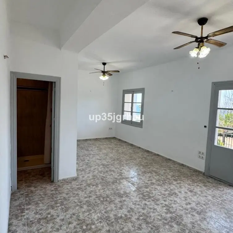 Продажа апартаментов на среднем этаже в Estepona
