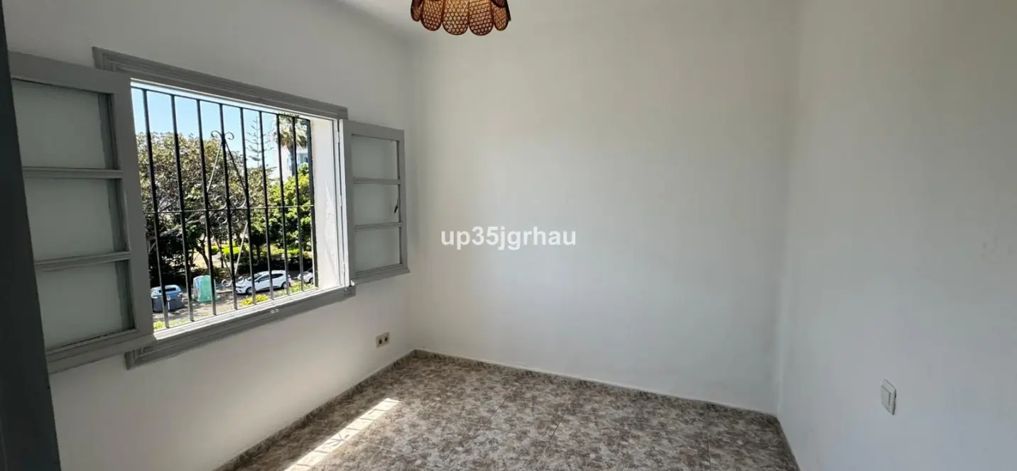 Продажа апартаментов на среднем этаже в Estepona 2