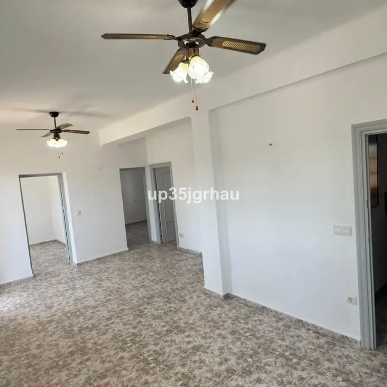 Продажа апартаментов на среднем этаже в Estepona