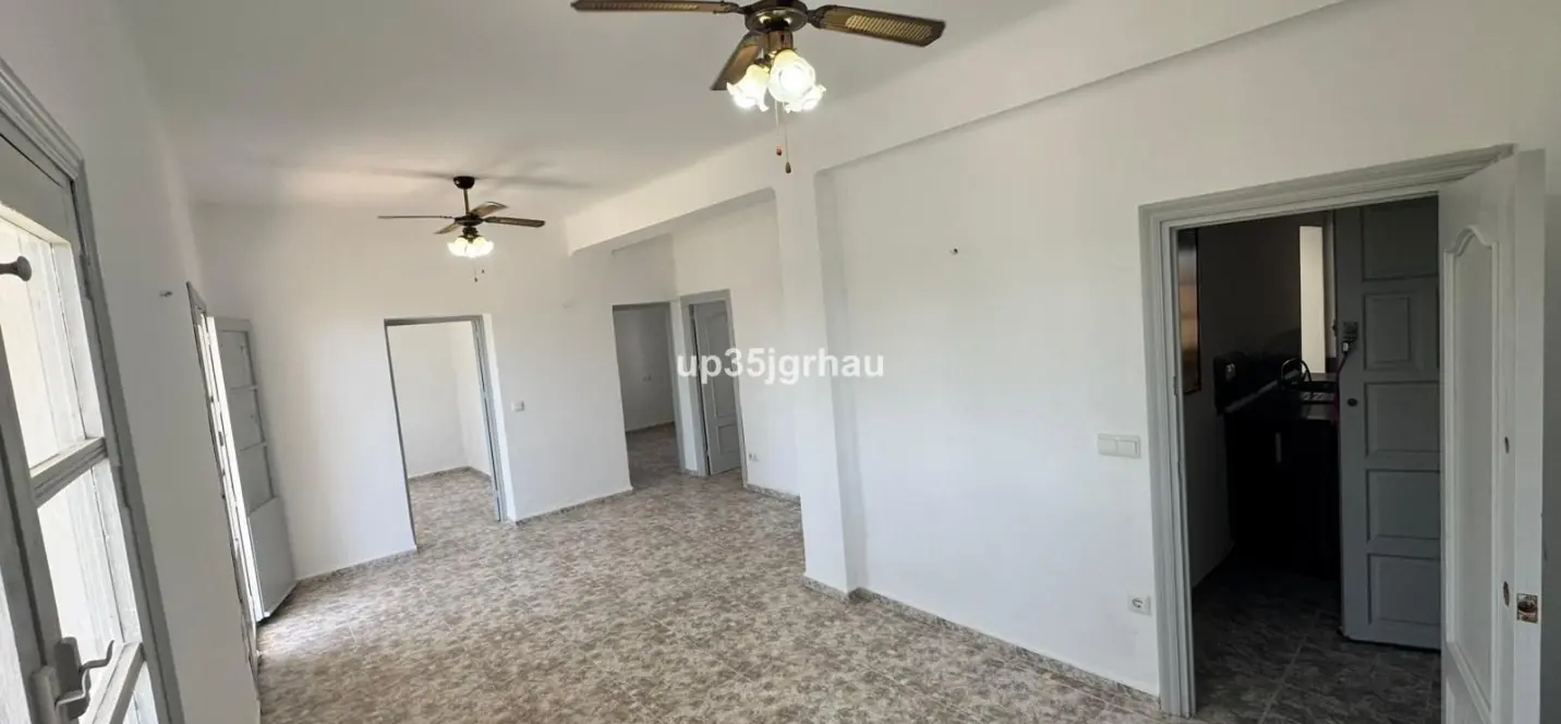 Продажа апартаментов на среднем этаже в Estepona 3