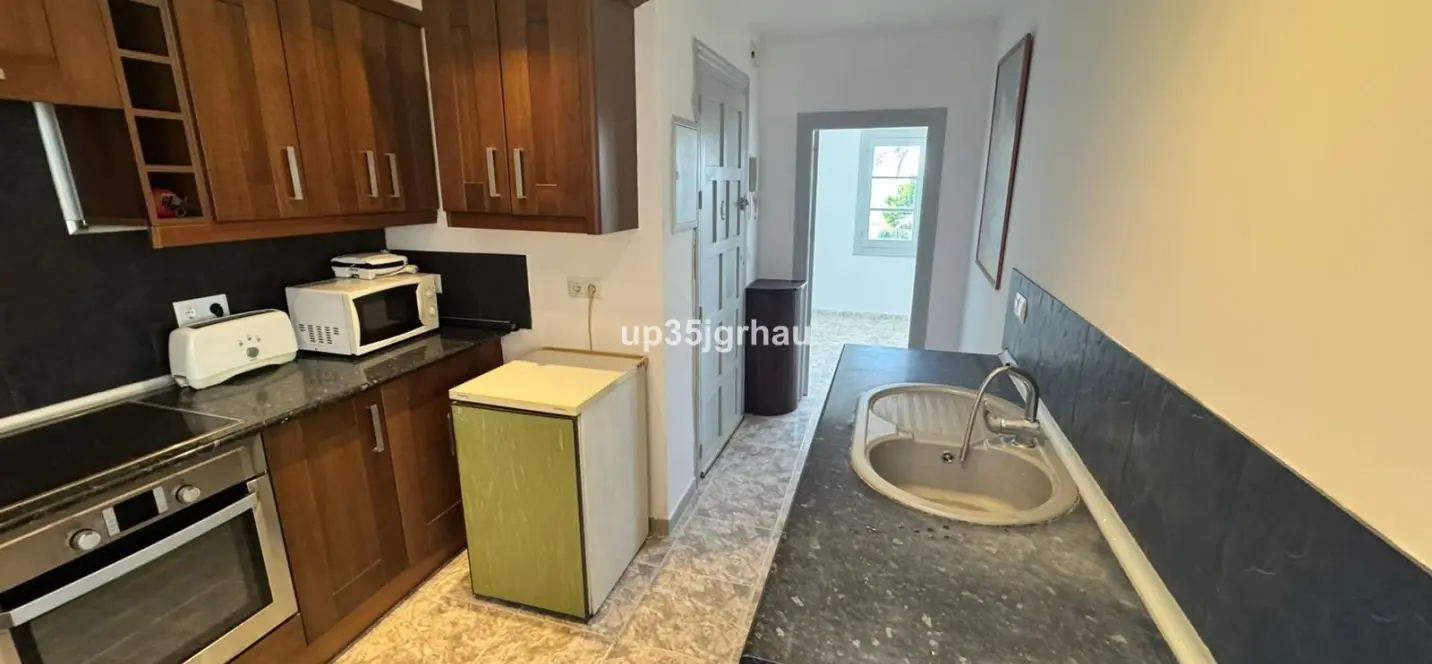 Продажа апартаментов на среднем этаже в Estepona 4