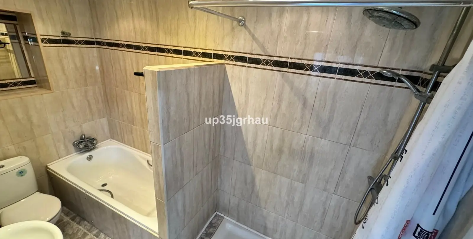 Продажа апартаментов на среднем этаже в Estepona 6