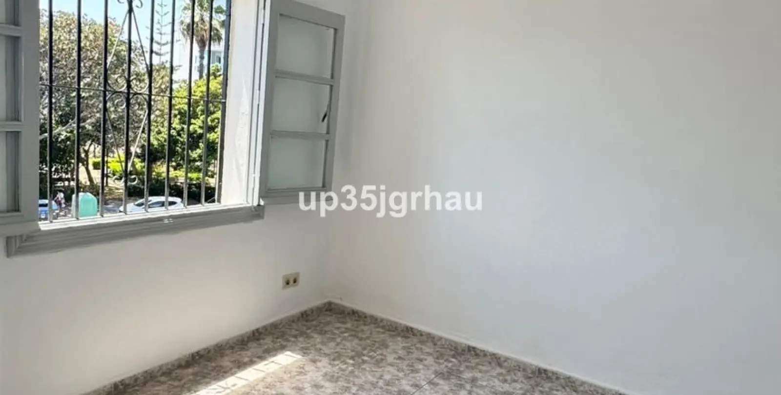 Продажа апартаментов на среднем этаже в Estepona 8