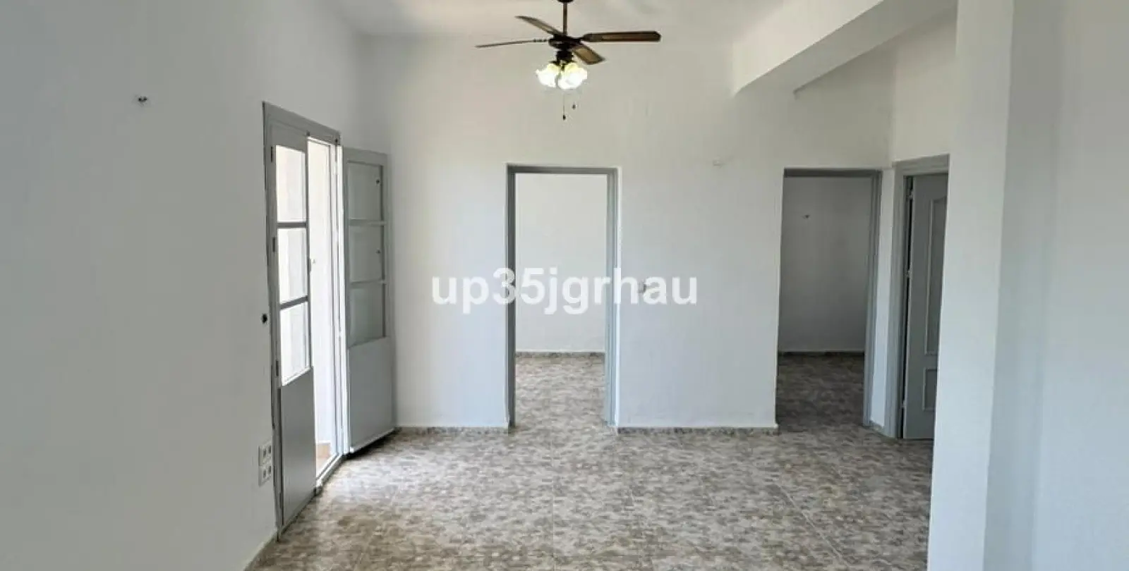 Продажа апартаментов на среднем этаже в Estepona 9