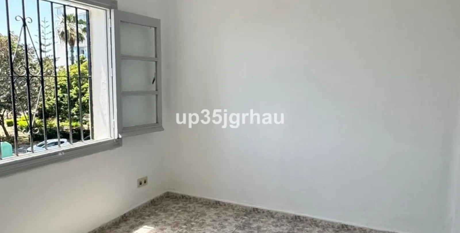 Продажа апартаментов на среднем этаже в Estepona 12