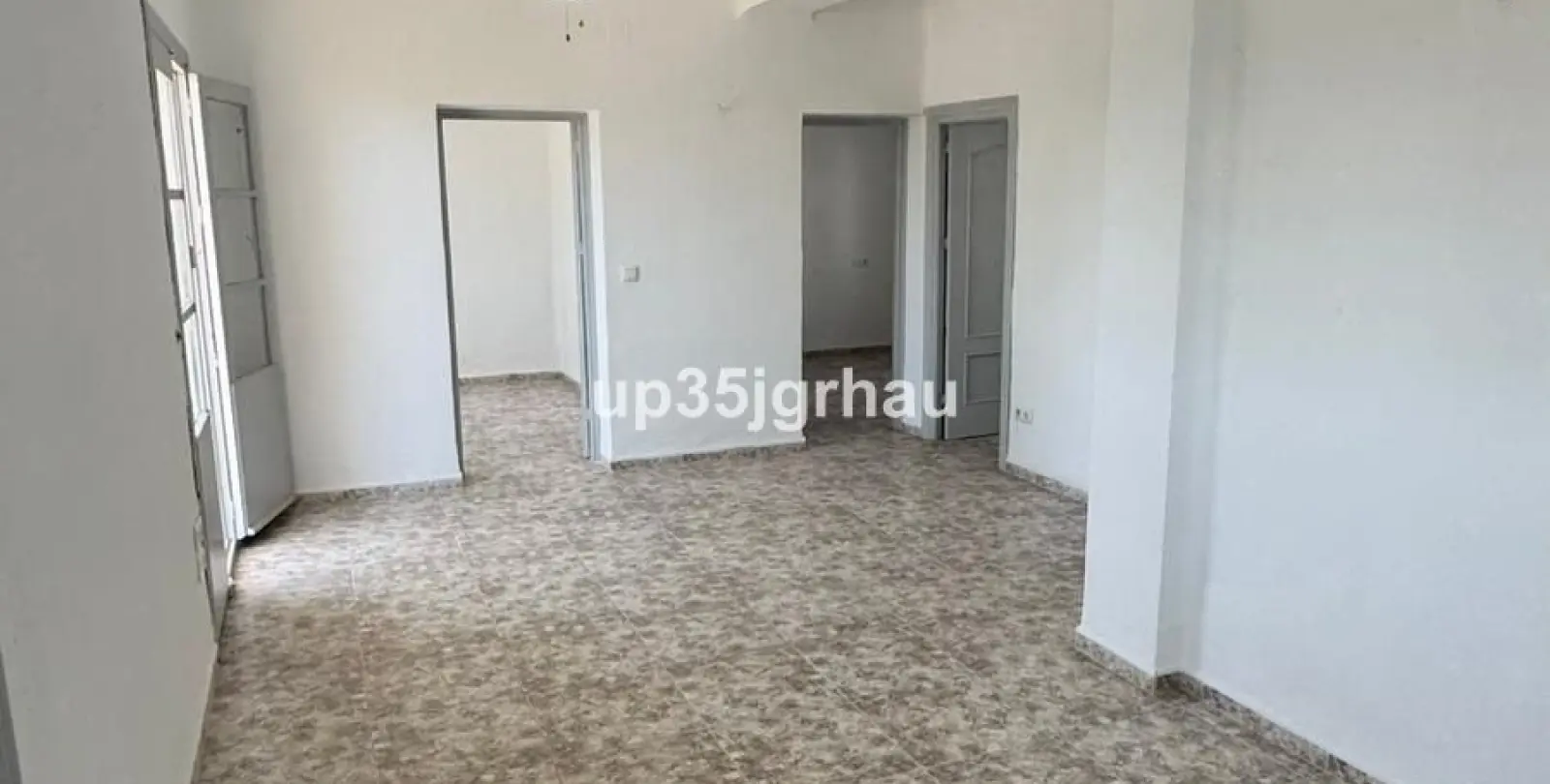 Продажа апартаментов на среднем этаже в Estepona 25