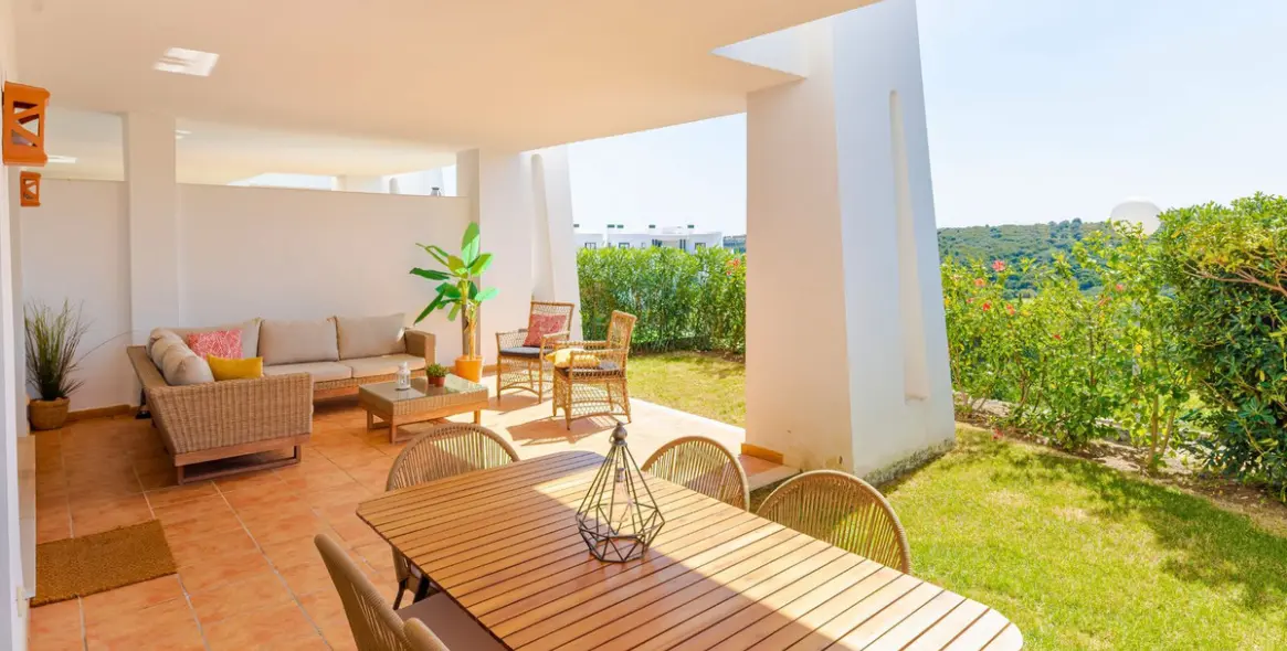 Продажа апартаментов на первом этаже в Casares Playa 1