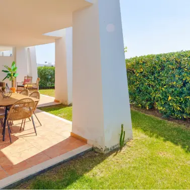 Продажа апартаментов на первом этаже в Casares Playa