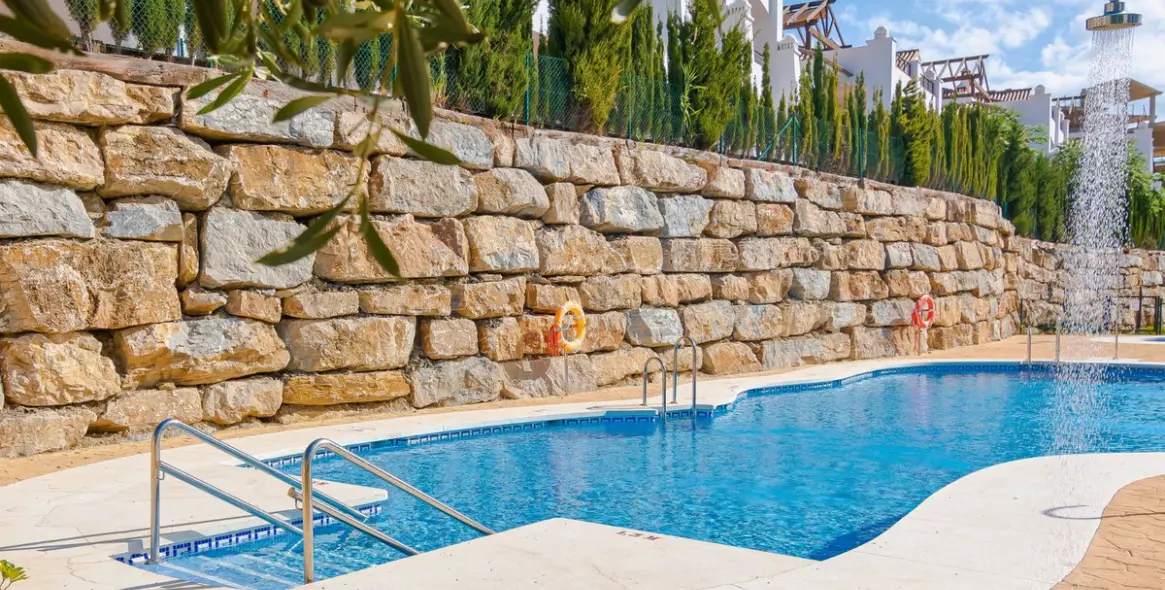 Продажа апартаментов на первом этаже в Casares Playa 4