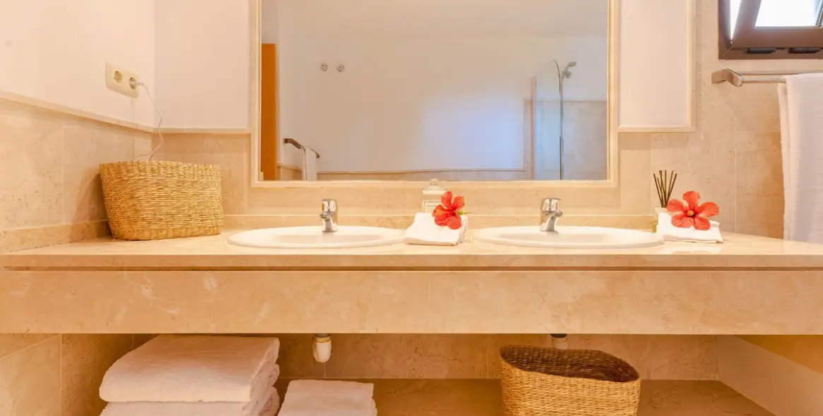 Продажа апартаментов на первом этаже в Casares Playa 18