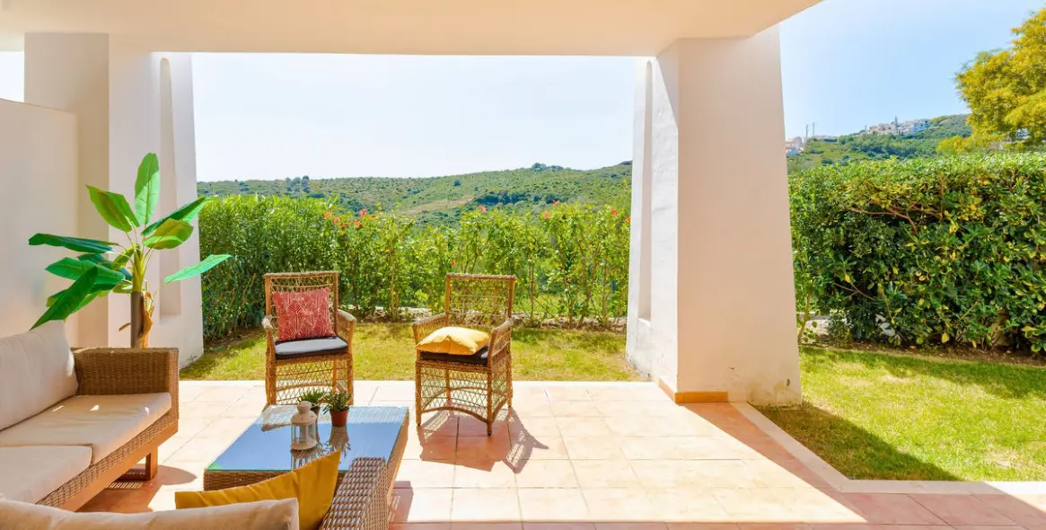Продажа апартаментов на первом этаже в Casares Playa 26