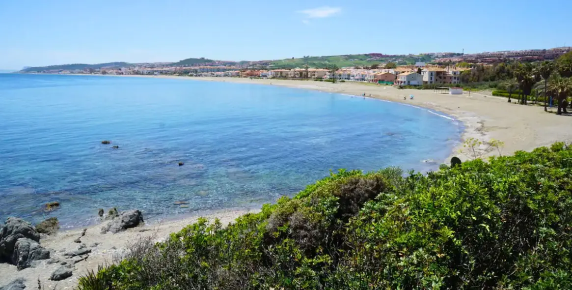 Продажа апартаментов на первом этаже в Casares Playa 30