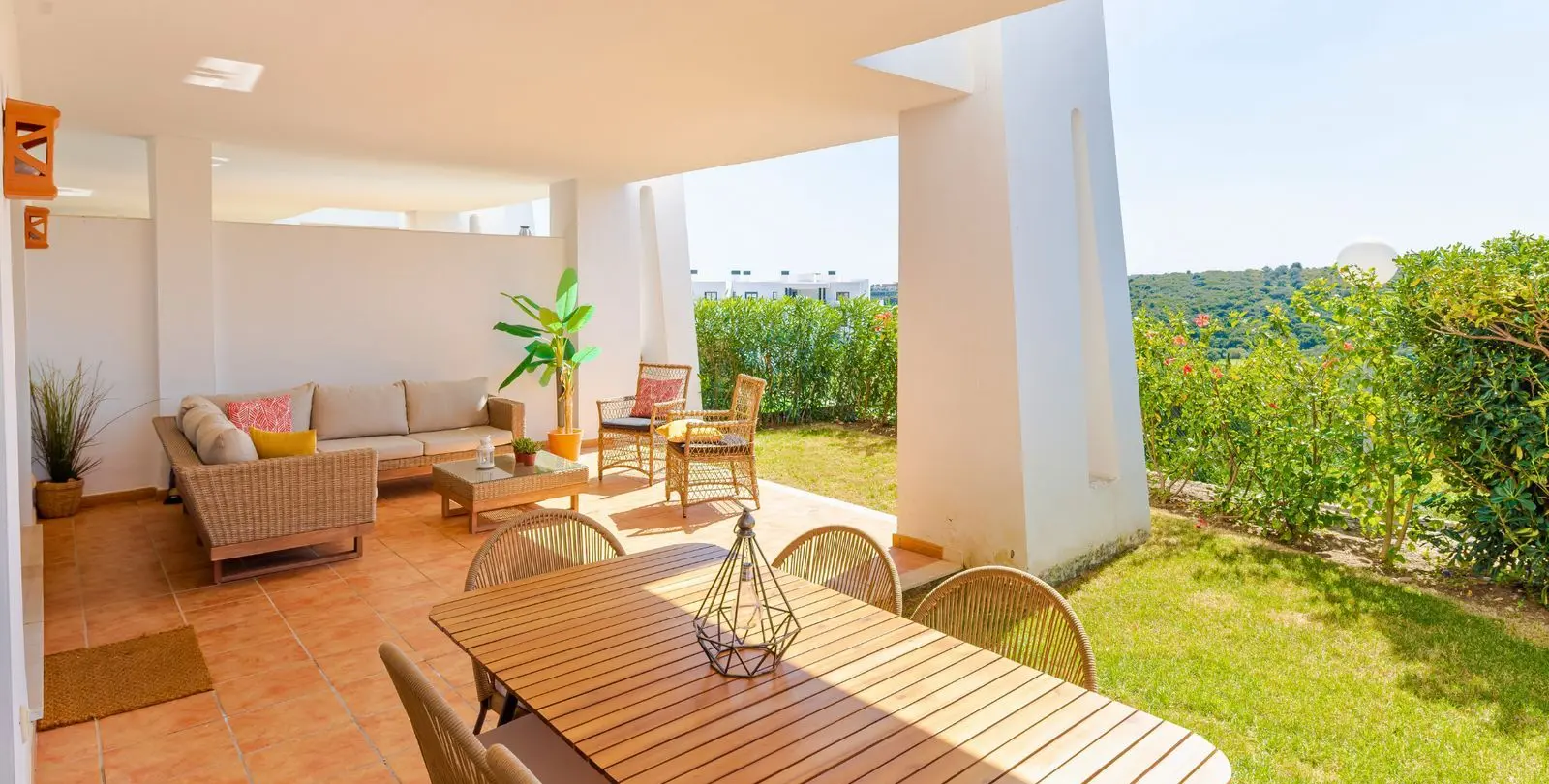 Продажа апартаментов на первом этаже в Casares Playa 1