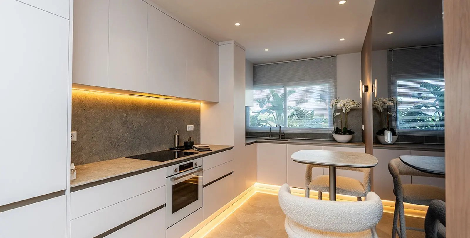 Venta de apartamento en planta media en Bel Air 13
