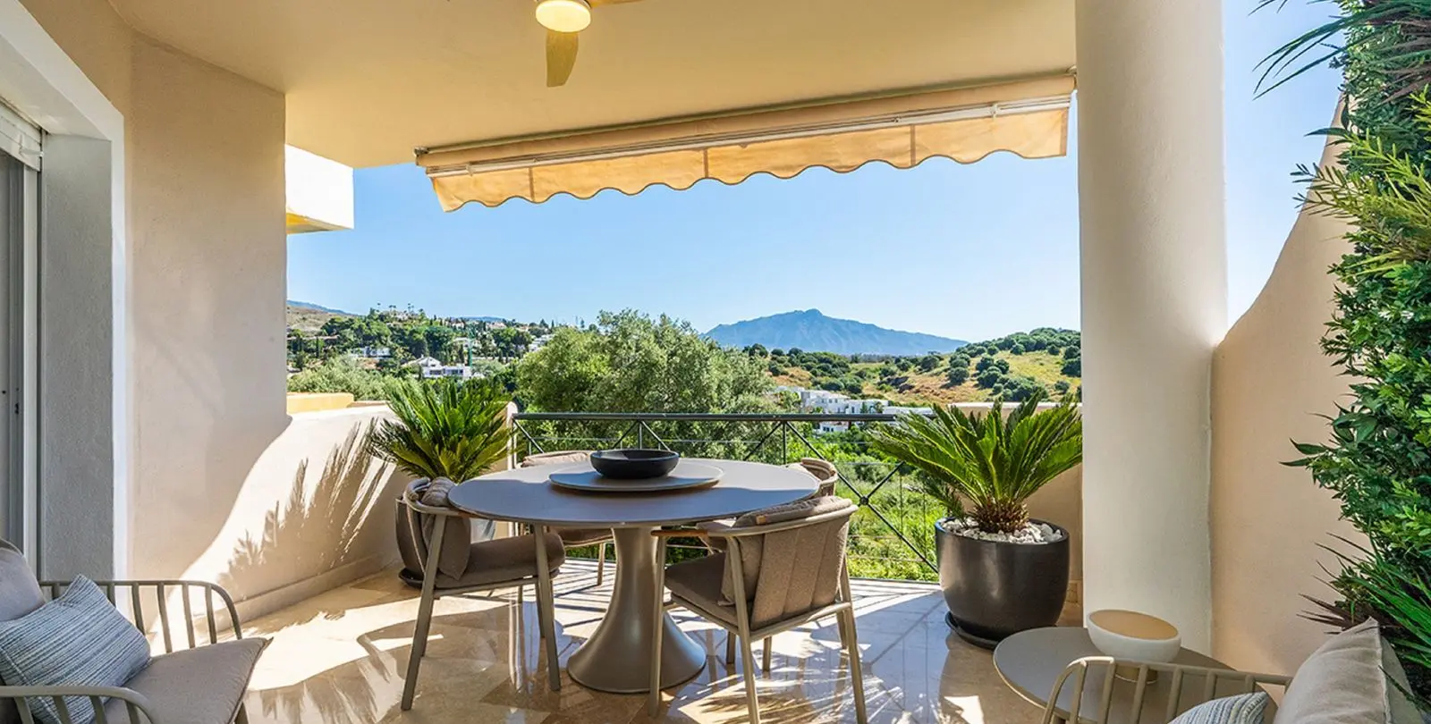 Venta de apartamento en planta media en Bel Air 25