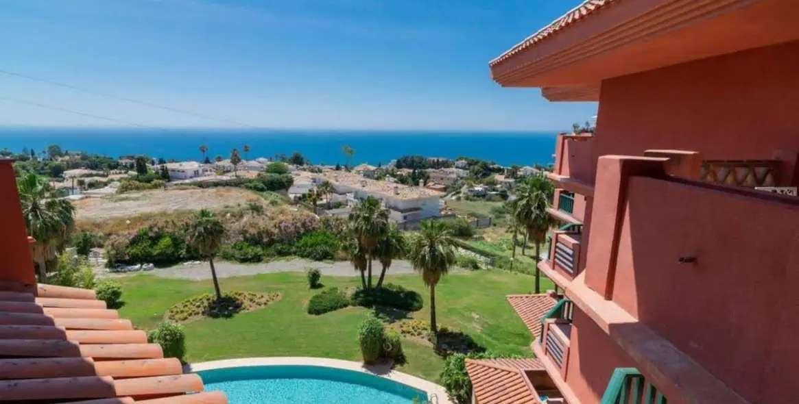 Sale of penthouse in Higueron 1
