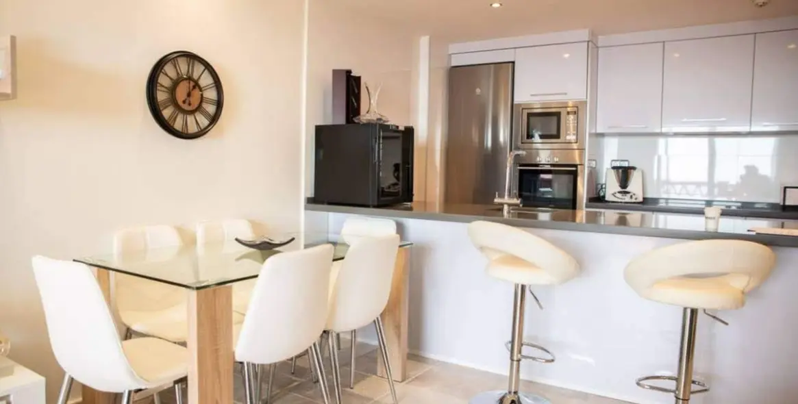 Sale of penthouse in Higueron 8