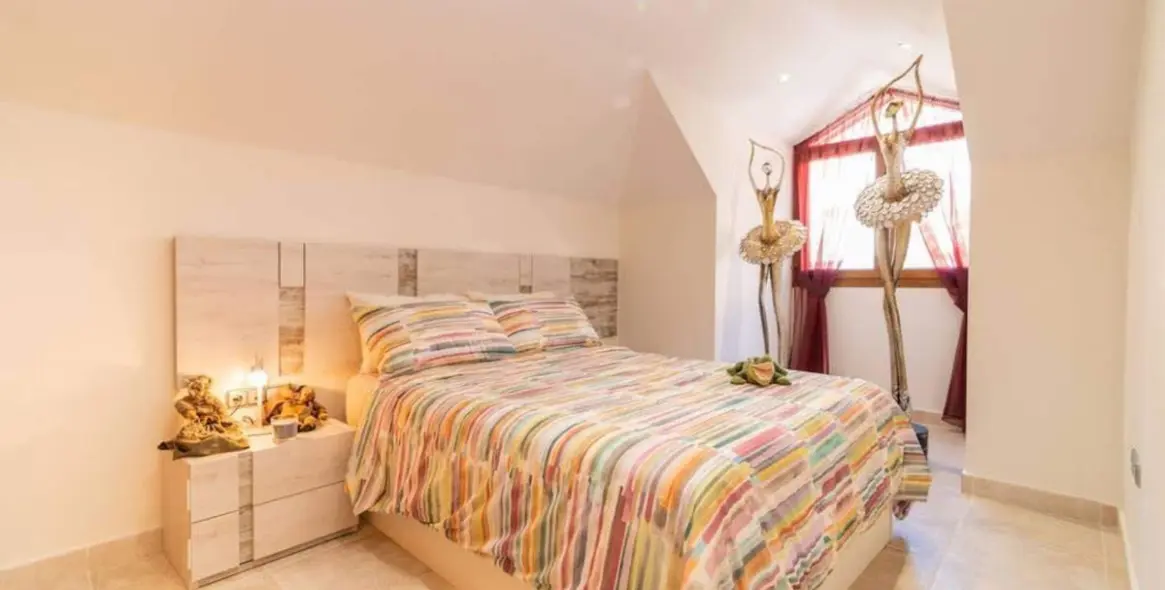 Sale of penthouse in Higueron 14