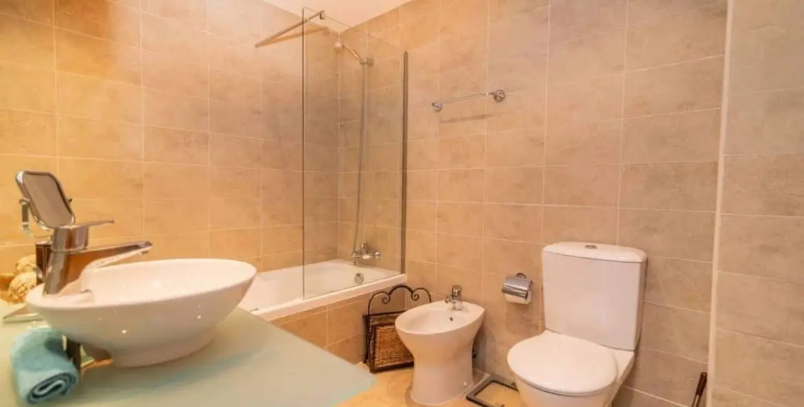 Sale of penthouse in Higueron 18
