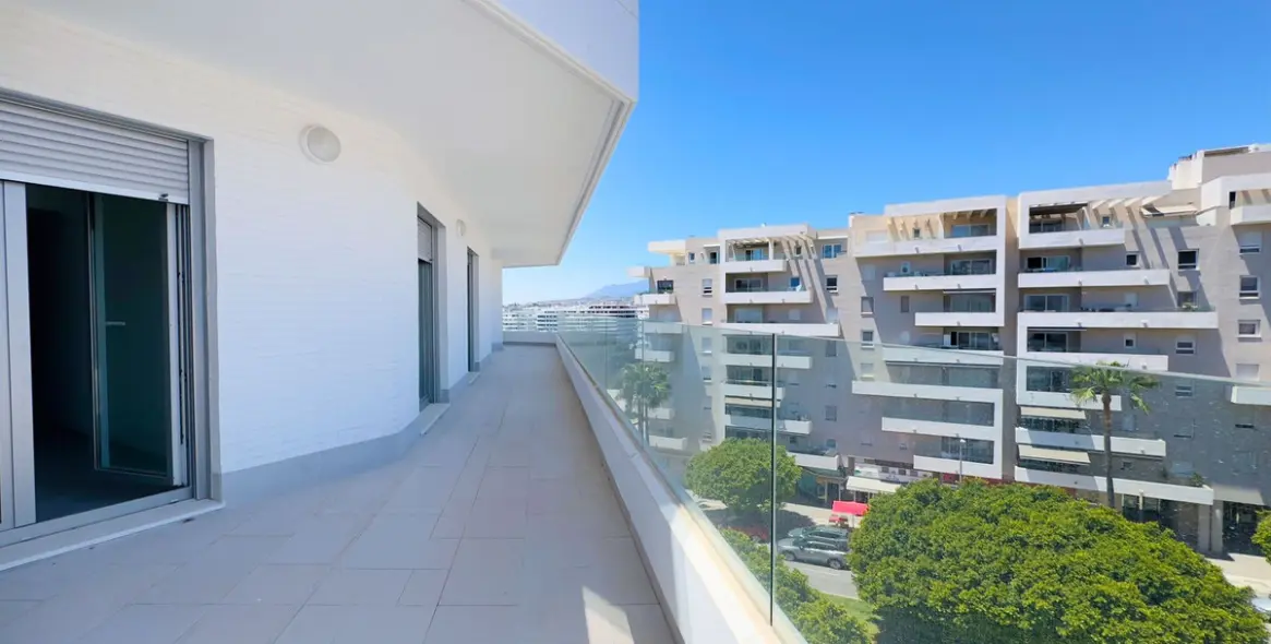 Sale of penthouse in Nueva Andalucía 1