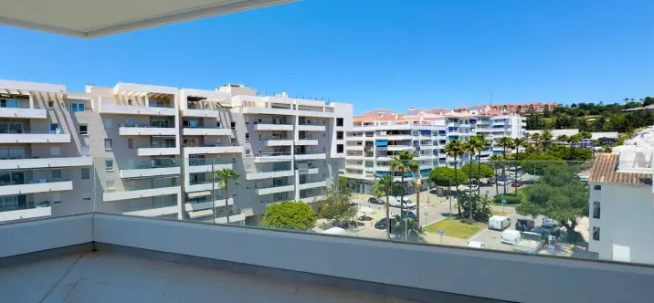 Sale of penthouse in Nueva Andalucía 2