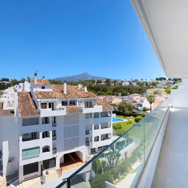 Sale of penthouse in Nueva Andalucía