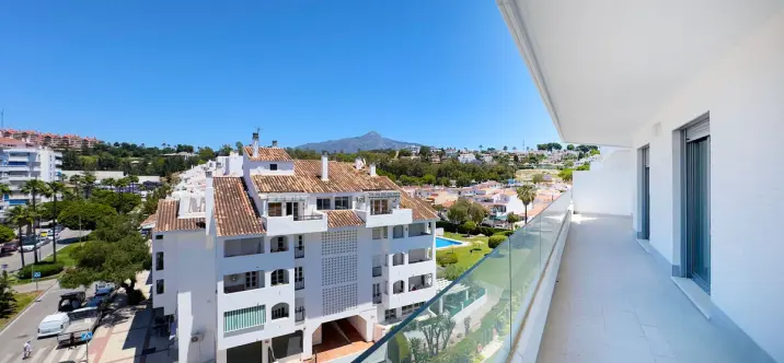 Sale of penthouse in Nueva Andalucía 3
