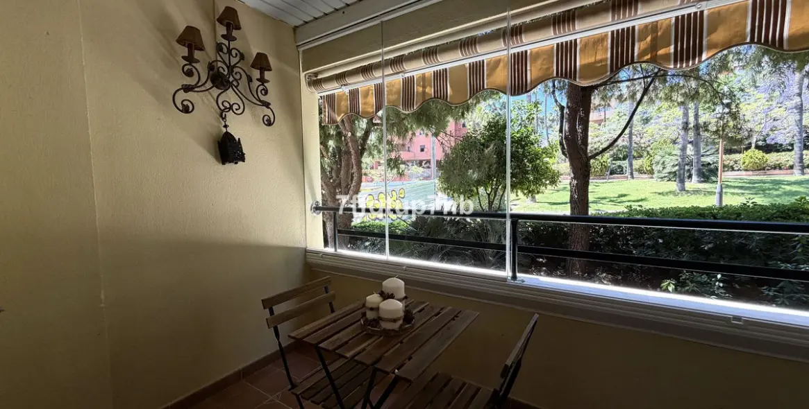 Продажа апартаментов на среднем этаже в Estepona 1