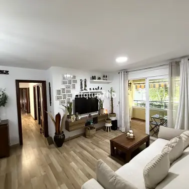 Продажа апартаментов на среднем этаже в Estepona