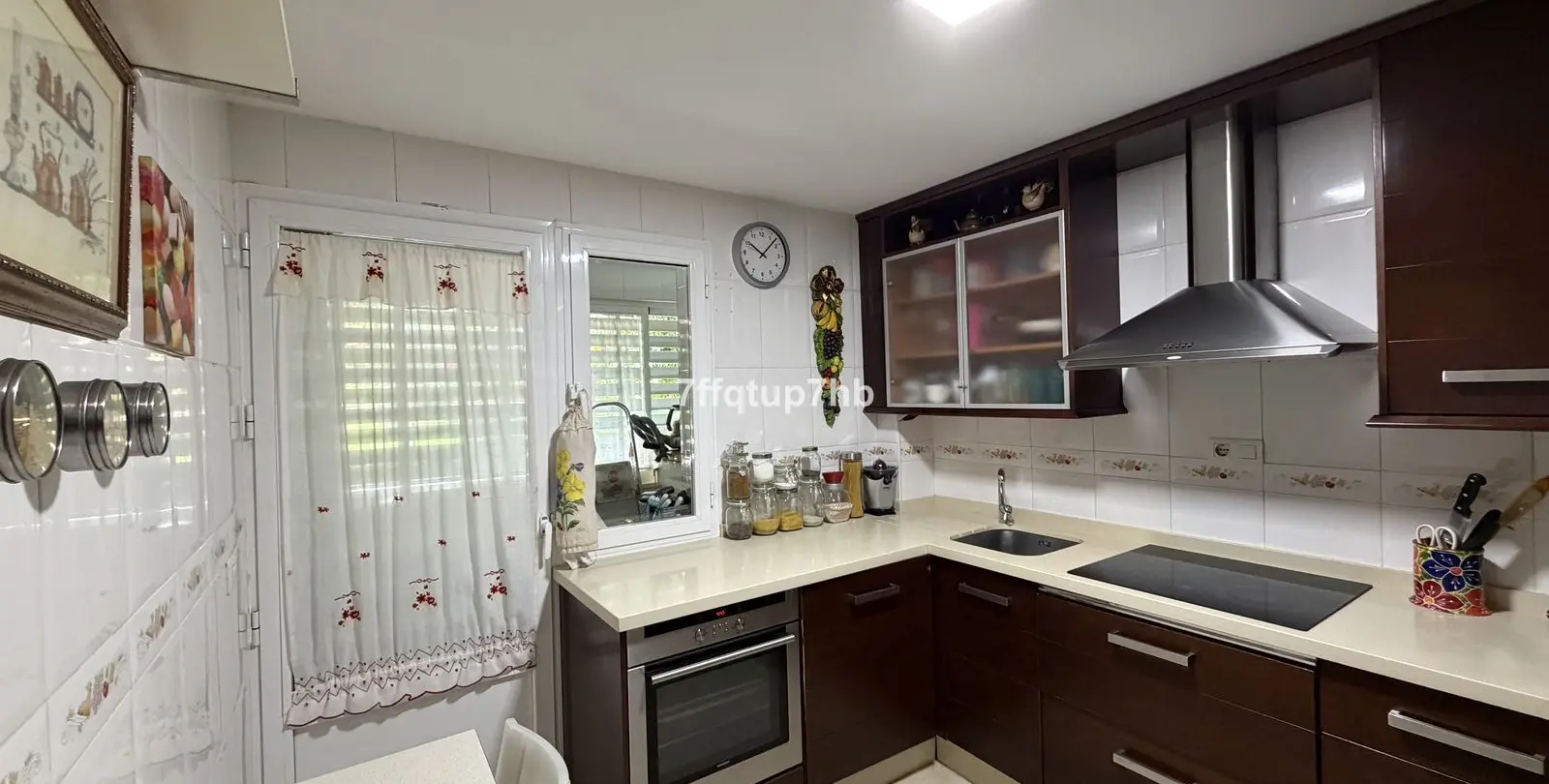 Venta de apartamento en planta media en Estepona 4