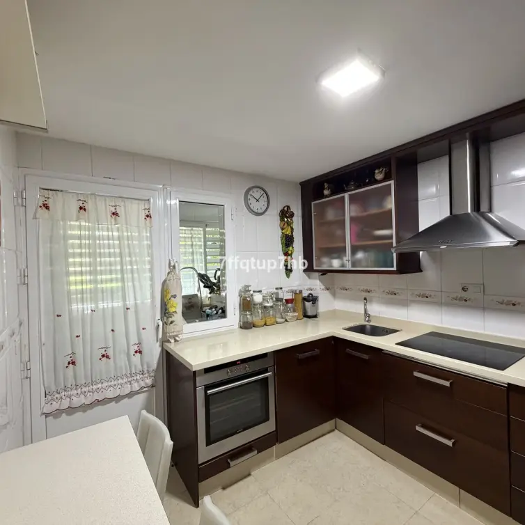 Sale of middle floor apartment in Estepona