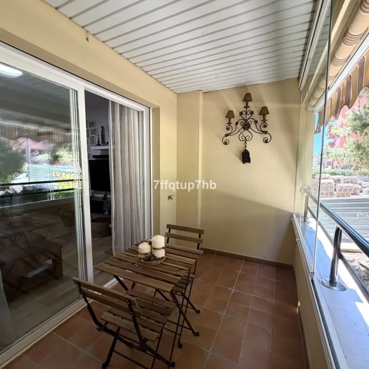Sale of middle floor apartment in Estepona