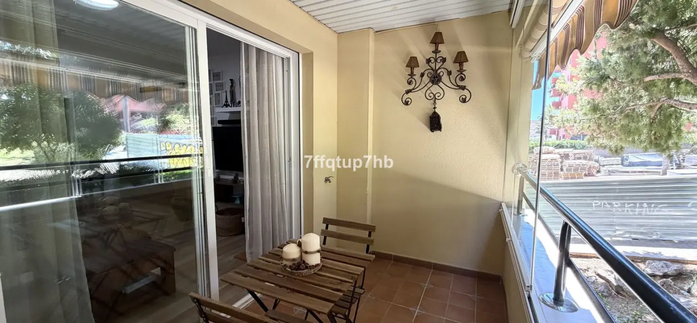 Sale of middle floor apartment in Estepona 4