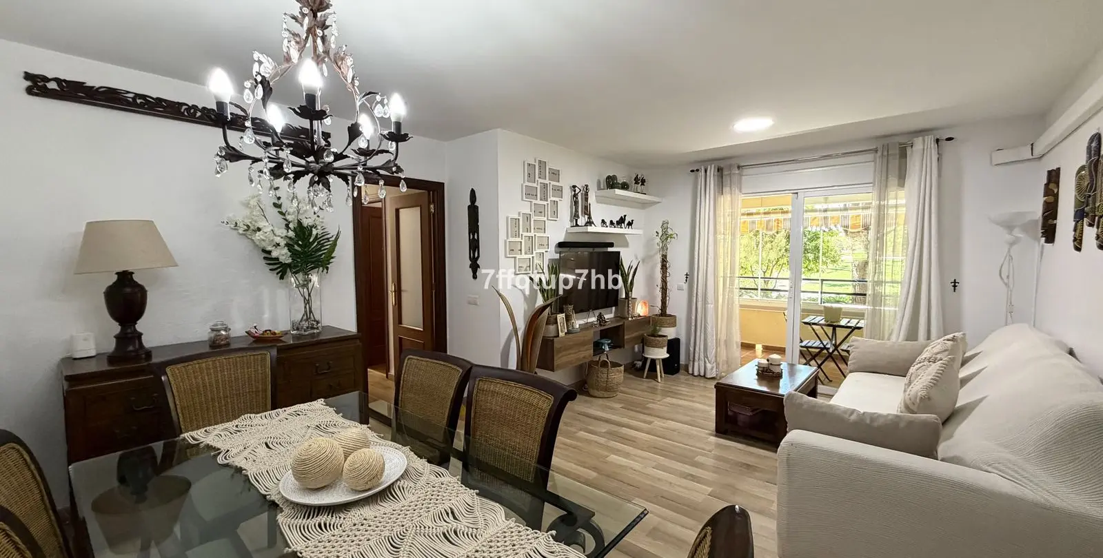 Venta de apartamento en planta media en Estepona 7