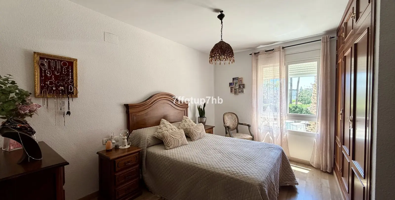 Venta de apartamento en planta media en Estepona 10