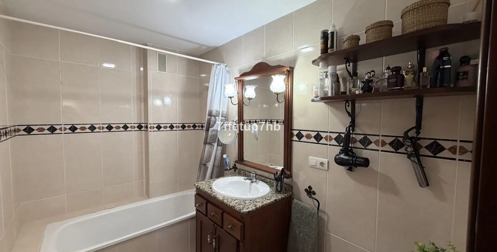 Venta de apartamento en planta media en Estepona 11
