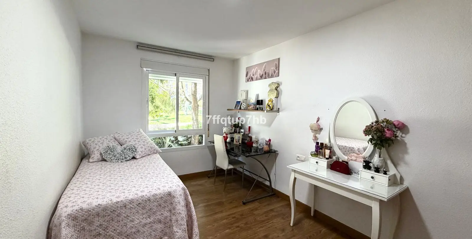 Venta de apartamento en planta media en Estepona 13