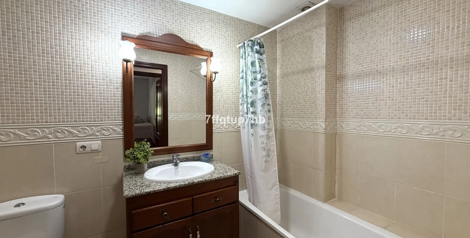 Venta de apartamento en planta media en Estepona 16