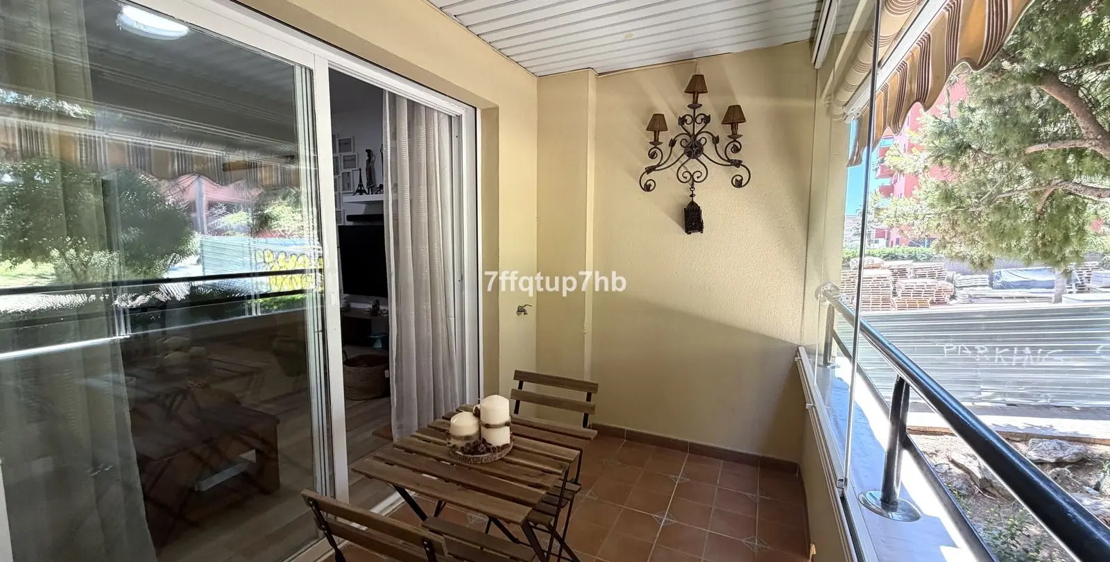Venta de apartamento en planta media en Estepona 18