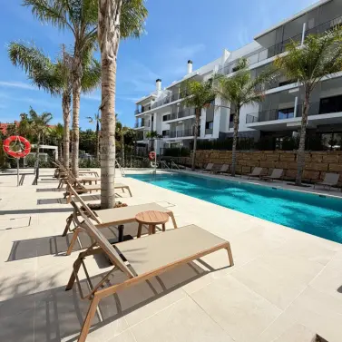 Venta de apartamento en planta media en Estepona