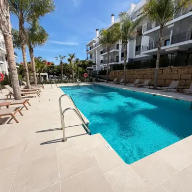 Venta de apartamento en planta media en Estepona