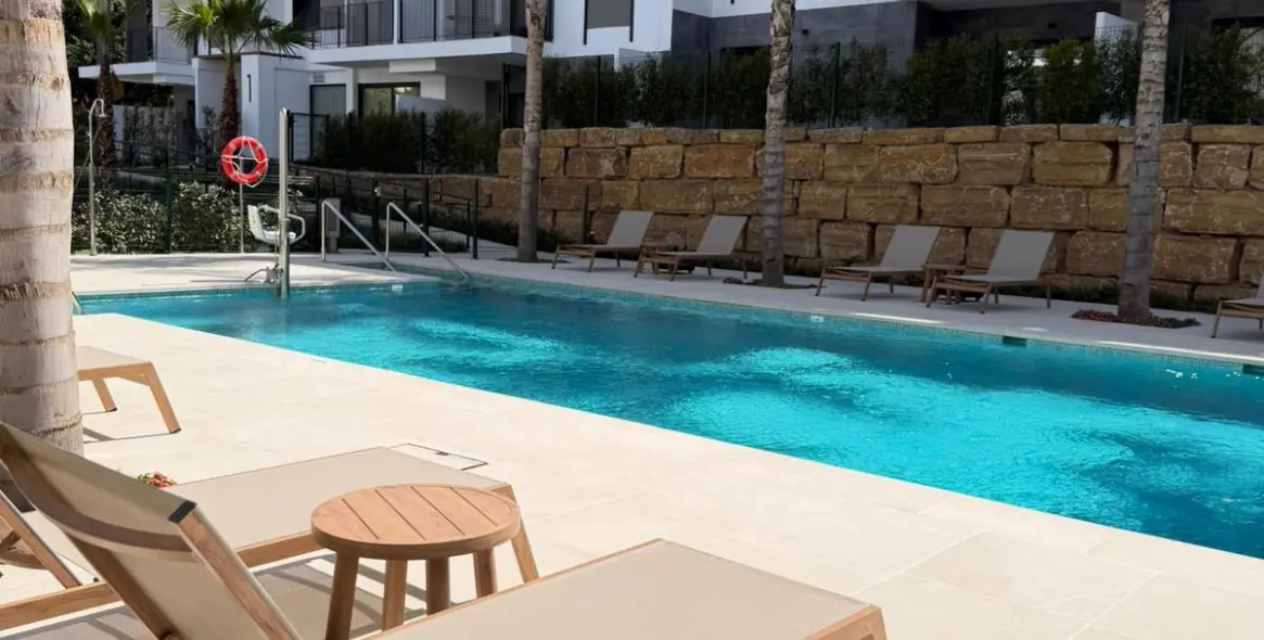 Venta de apartamento en planta media en Estepona 6