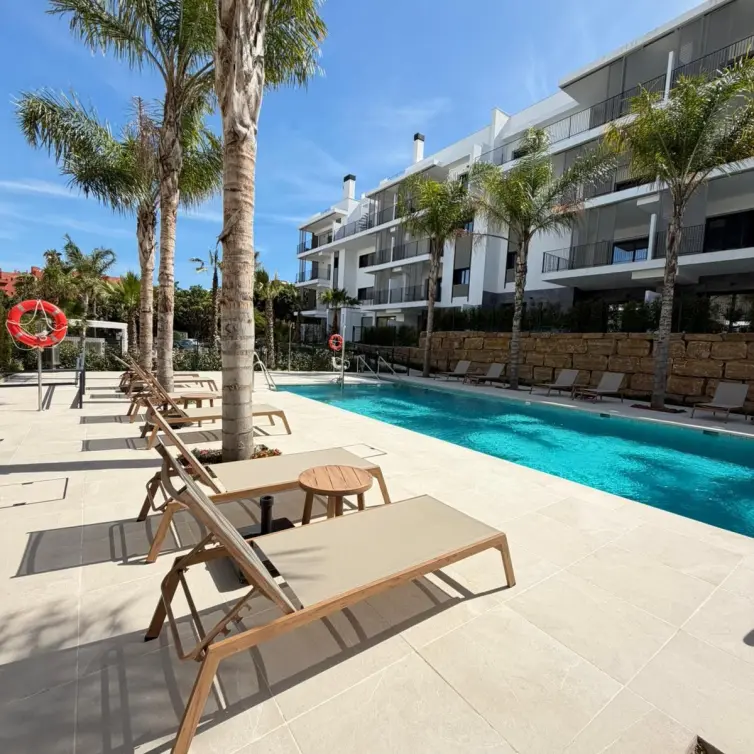 Продажа апартаментов на среднем этаже в Estepona