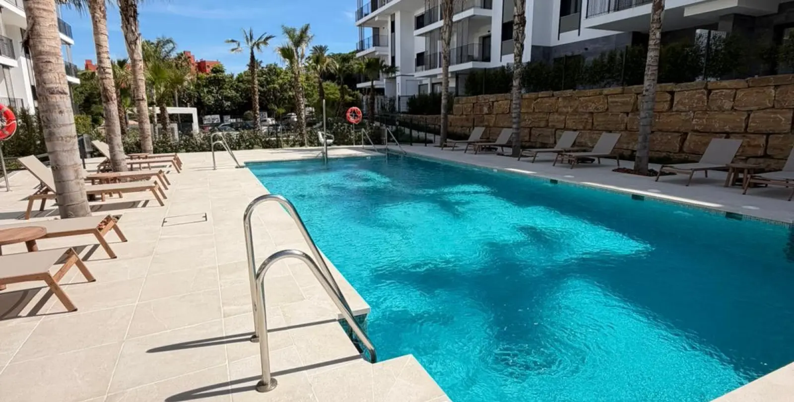 Продажа апартаментов на среднем этаже в Estepona 3