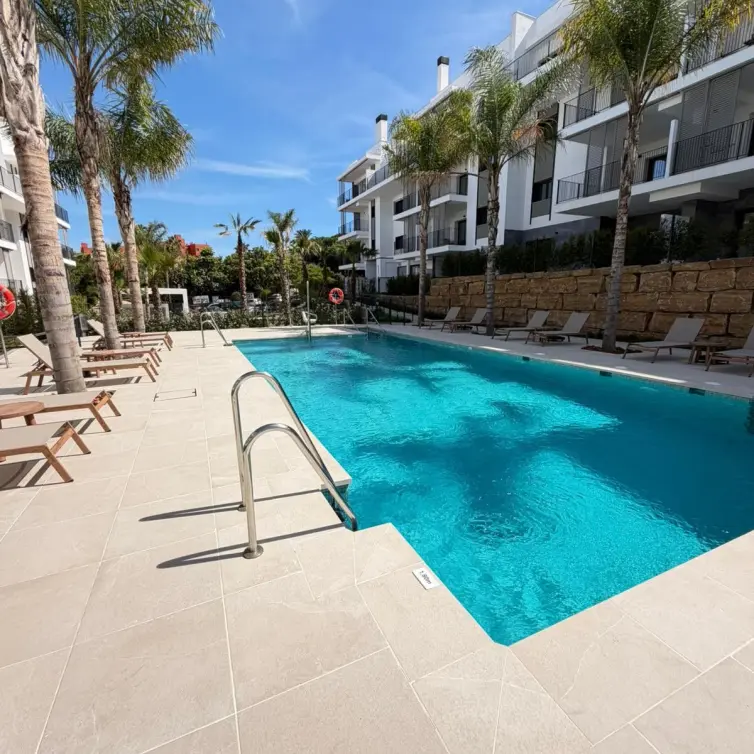 Продажа апартаментов на среднем этаже в Estepona