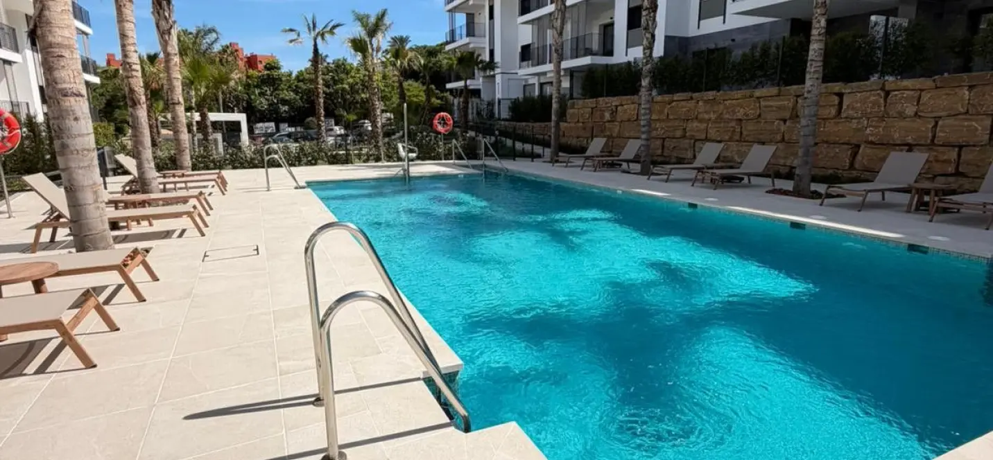 Продажа апартаментов на среднем этаже в Estepona 2