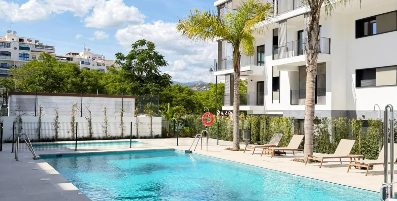 Продажа апартаментов на среднем этаже в Estepona 5