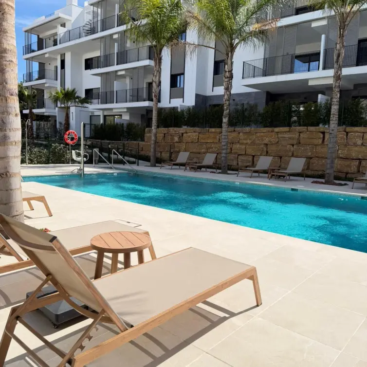 Продажа апартаментов на среднем этаже в Estepona