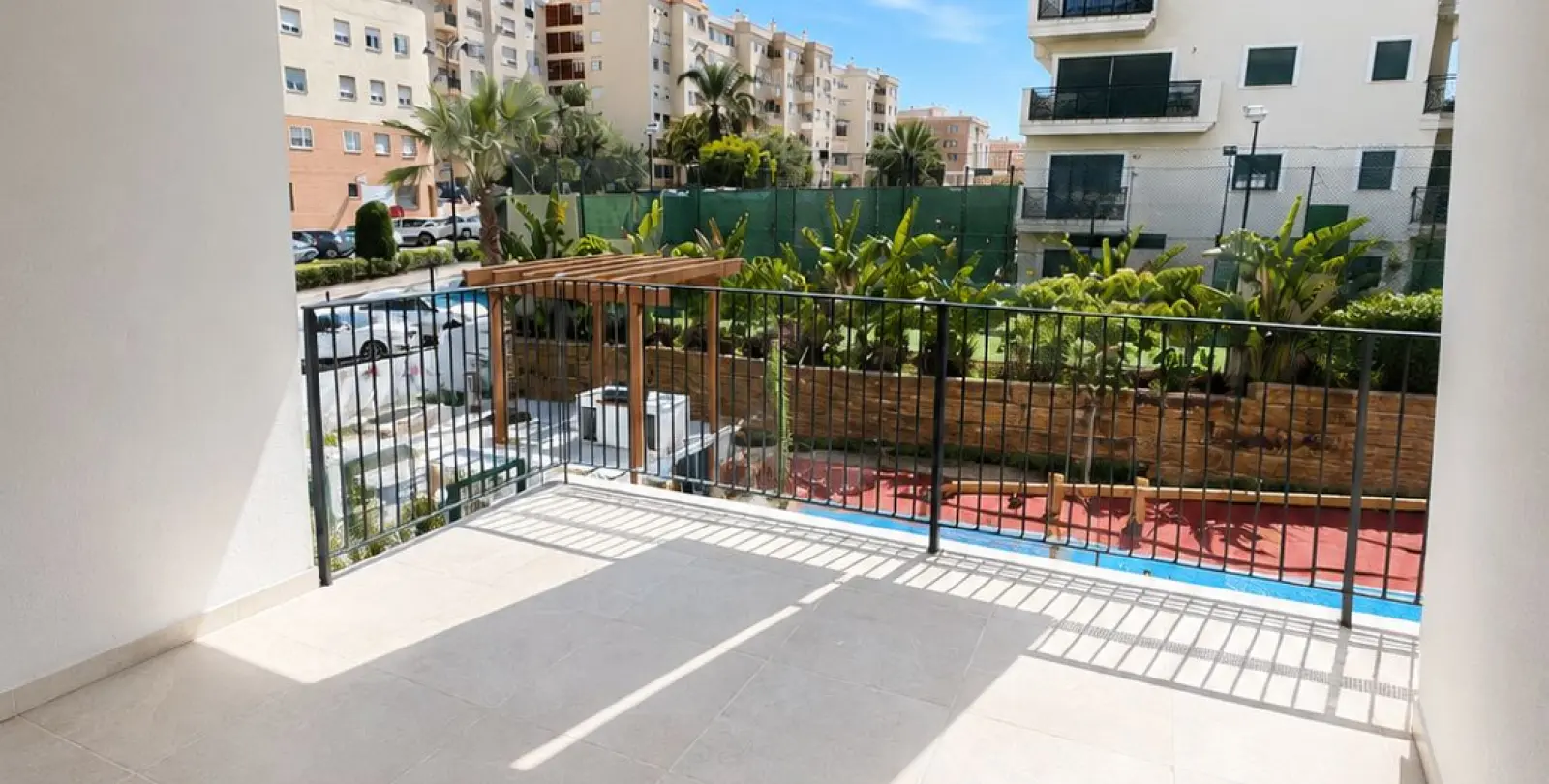 Продажа апартаментов на среднем этаже в Estepona 10