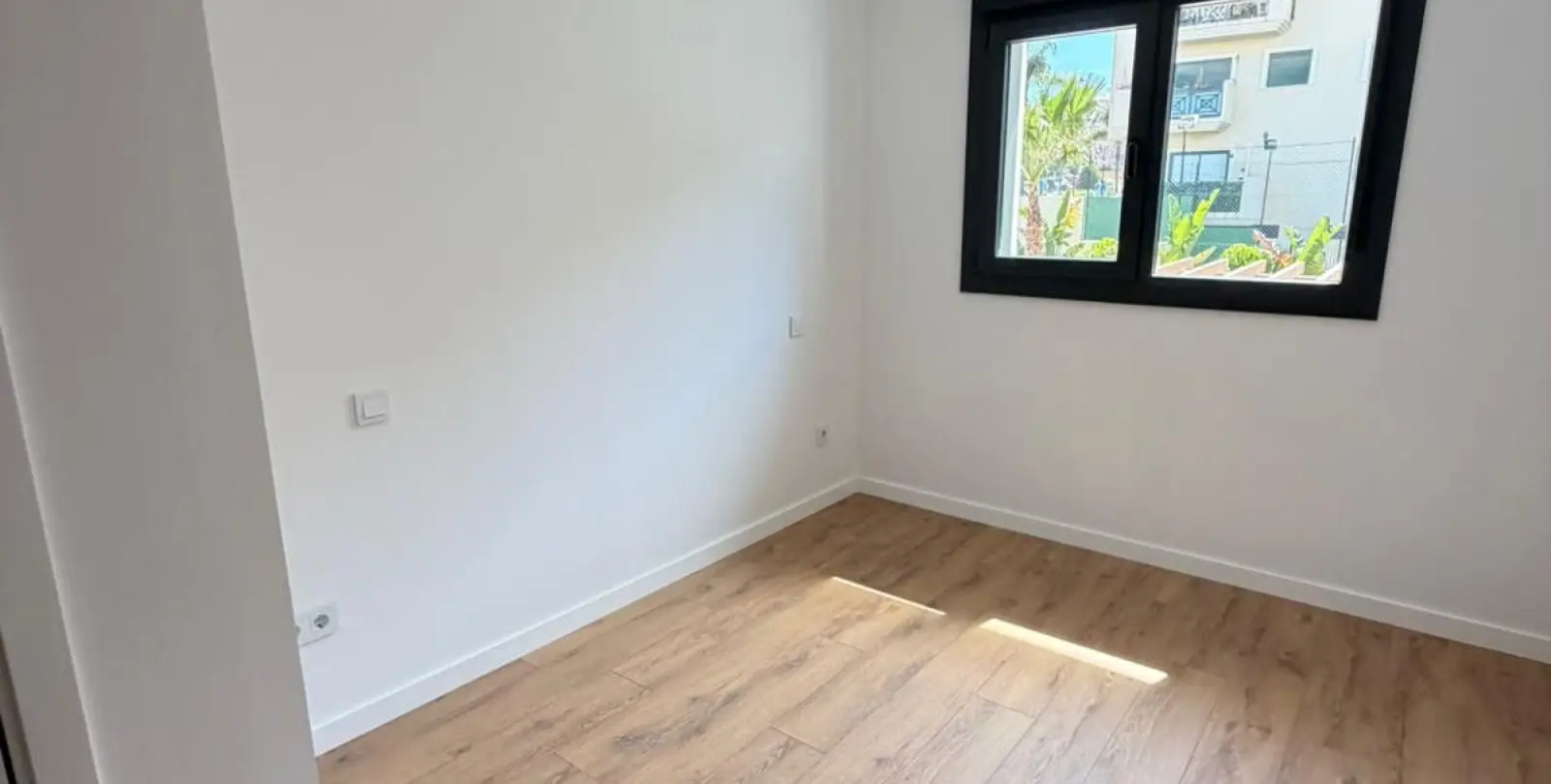 Продажа апартаментов на среднем этаже в Estepona 12